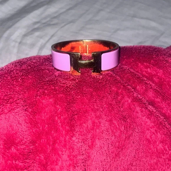 Hermès Pink and Gold Clic H Bracelet GM - Picture 4 of 13